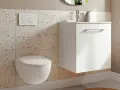 Modernt badrum 3 kvm med vägghängd toalett, vit kommod och kakel med terrazzo-mönster.