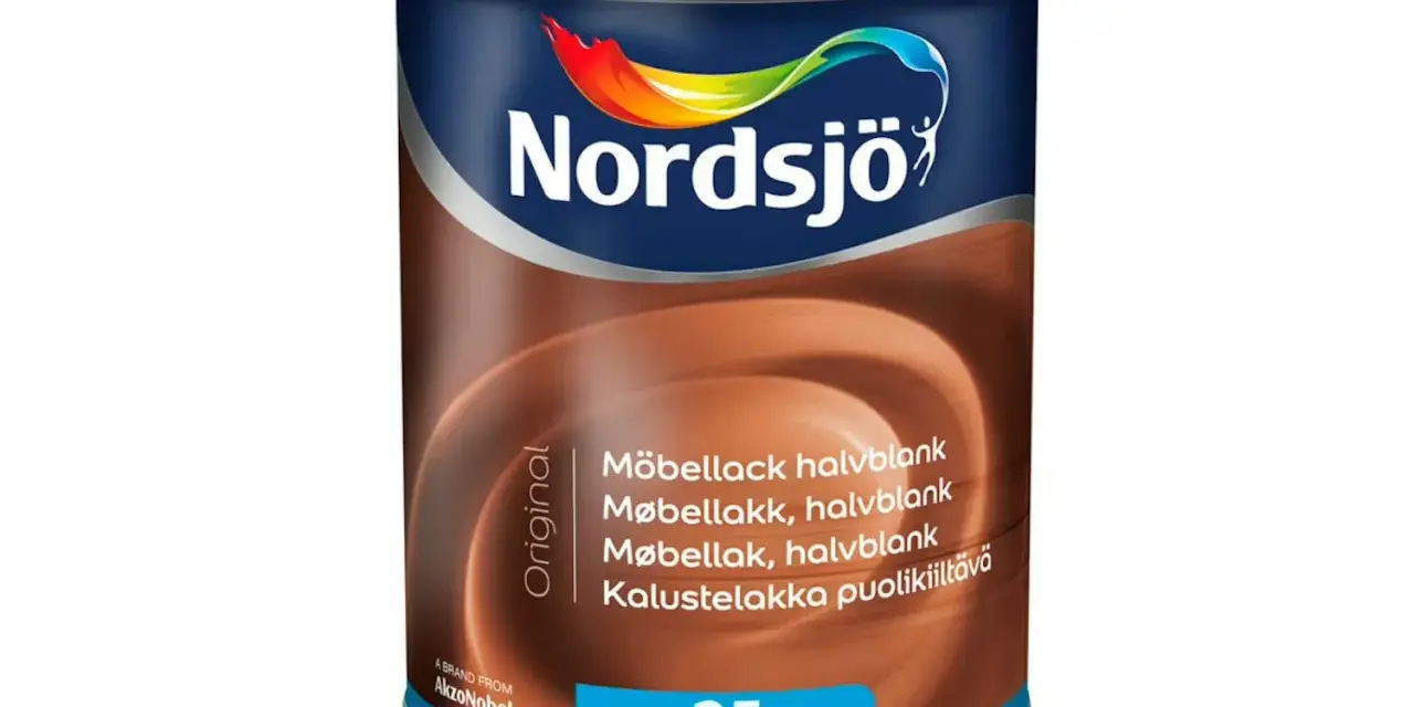 Burk med Nordsjö Original möbellack, en halvblank polyuretanfärg för möbler.