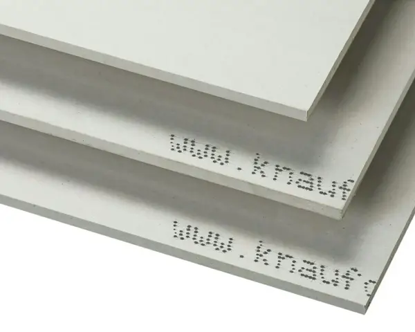 Tre staplade gipsskivor med texten "www.knauf" tryckt på kanten. Olika gipsskiva tjocklek kan ses.